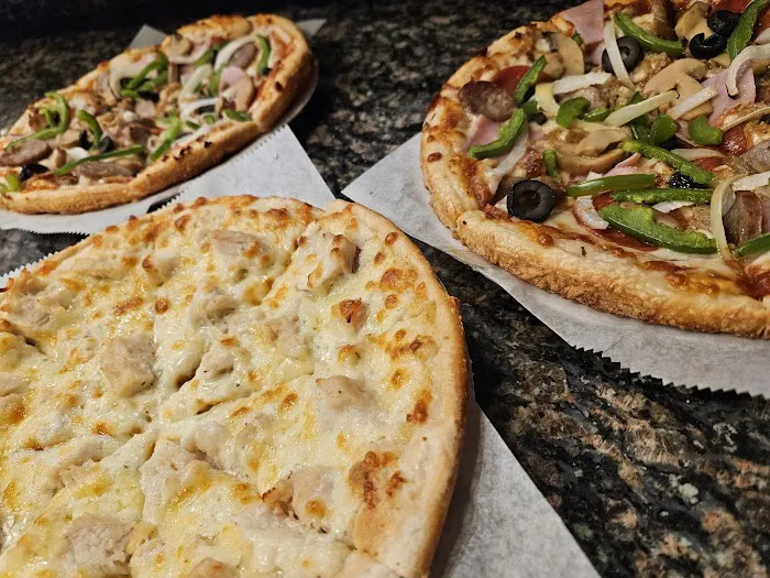 Singas Famous Pizza Picture 8