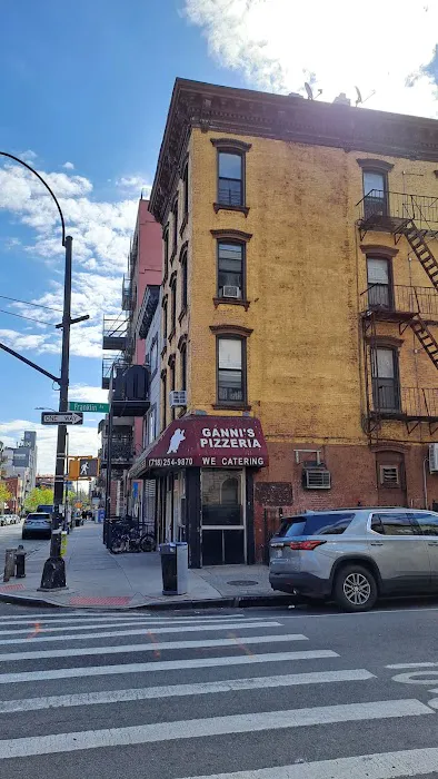 GANNI'S PIZZERIA Picture 2