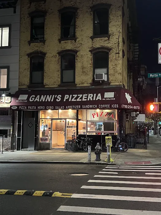 GANNI'S PIZZERIA Picture 6
