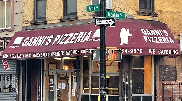 GANNI'S PIZZERIA Picture 4