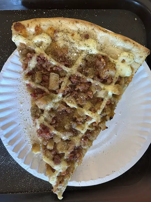 GANNI'S PIZZERIA Picture 1
