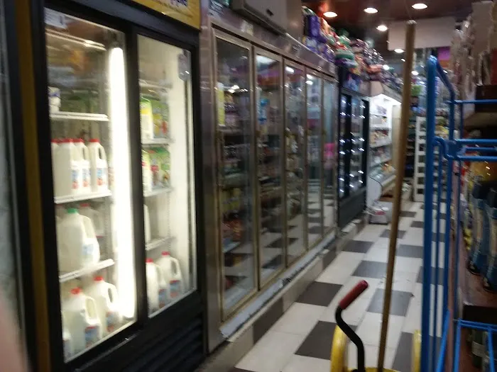 New Deli Mini Market Picture 2