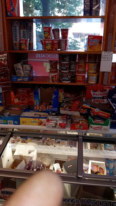 Vasquez Deli & Grocery Picture 4