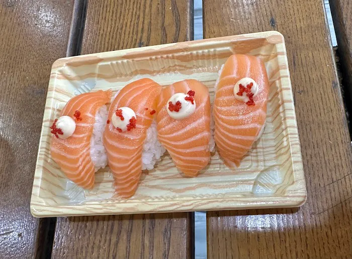 Golden Owls Sushi and Noodles Picture 3