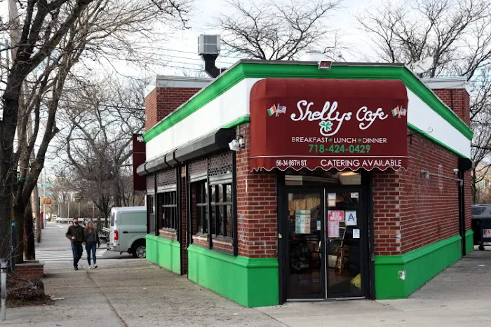 Shellys Cafe & Grocery Picture 3