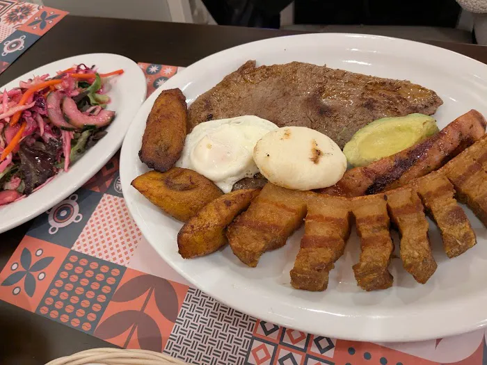Raices Colombianas Bakery and Restaurant Picture 9