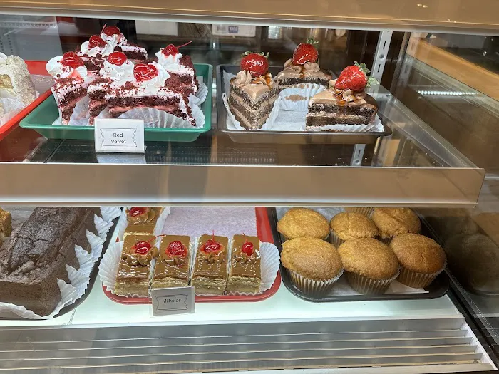 Raices Colombianas Bakery and Restaurant Picture 4