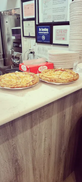 Singas Famous Pizza Picture 7