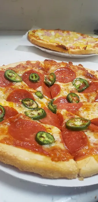 Singas Famous Pizza Picture 3
