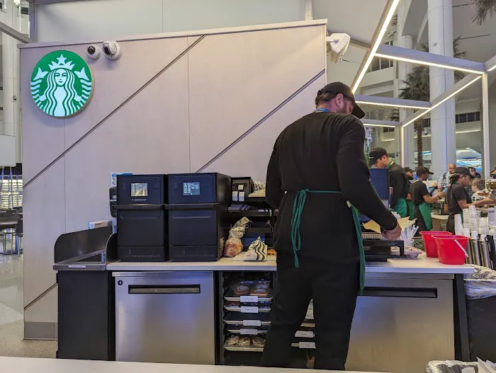 Starbucks Picture 7