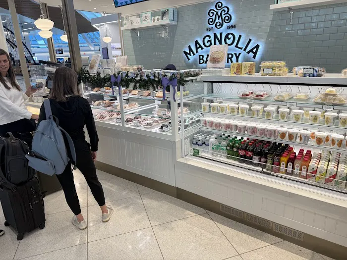 Magnolia Bakery – LaGuardia Airport: LGA Picture 3