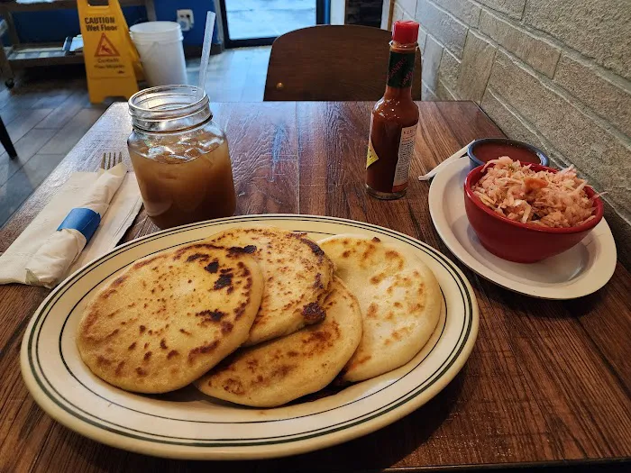 Mi Pequeño El Salvador Restaurant Picture 4