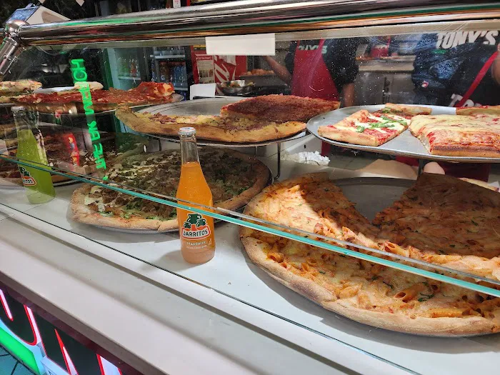 Tony's Pizza Picture 3