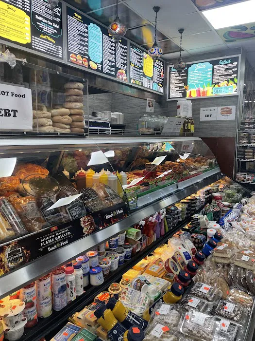 La Ziza Deli Picture 2