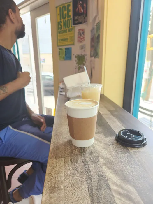 Honey Moon Coffee Shop Picture 3