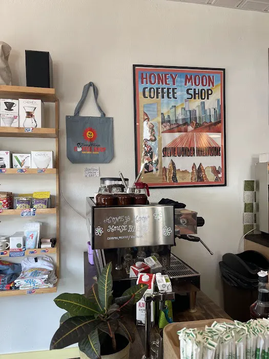 Honey Moon Coffee Shop Picture 7