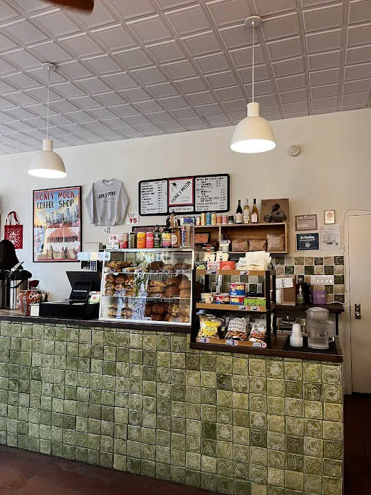 Honey Moon Coffee Shop Picture 5