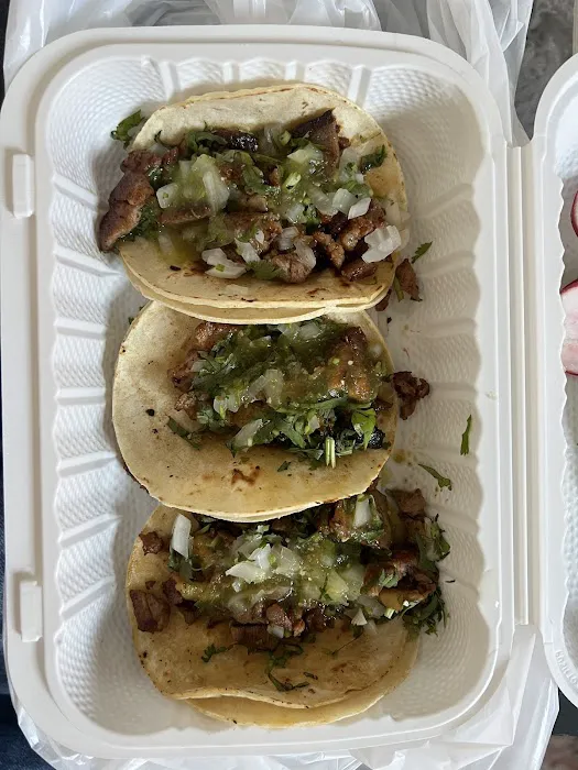 Novillo Tacos al pastor - Food truck Picture 3