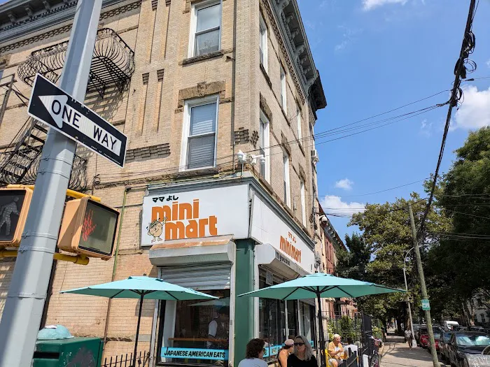Mama Yoshi Mini Mart Picture 10