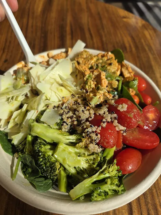 OverGreens Salads & Juice Picture 2