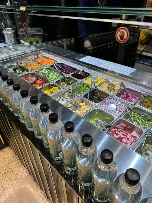 OverGreens Salads & Juice Picture 8