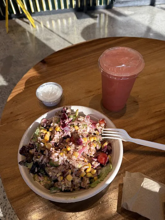 OverGreens Salads & Juice Picture 1