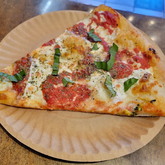 Mediterraneo pizza Picture 6