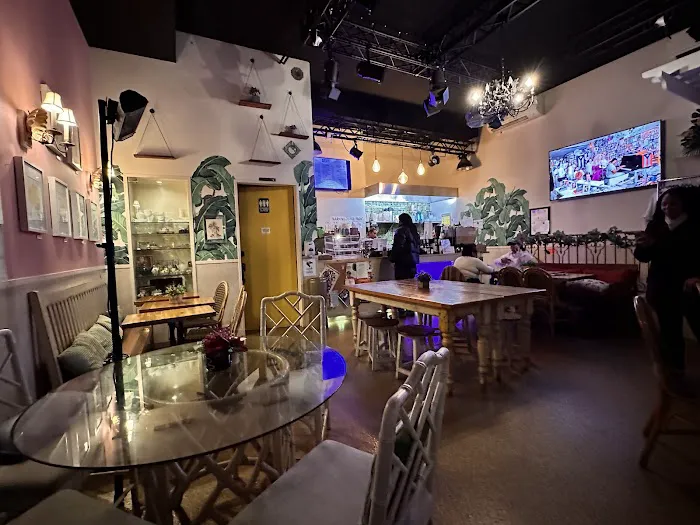 Cafe Bloom Picture 5
