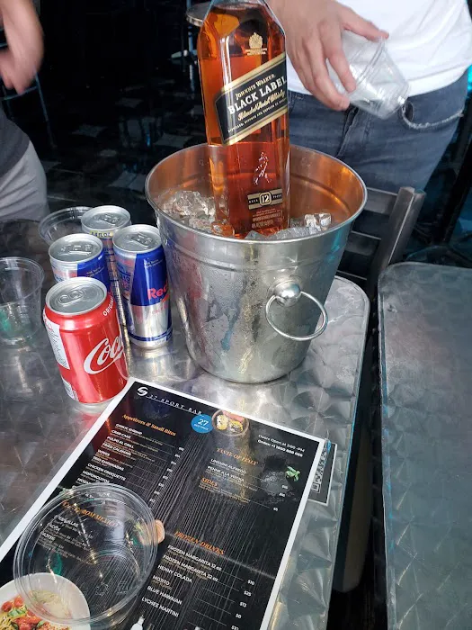 27 Sport Bar & Cafe Picture 6