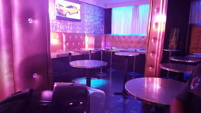 27 Sport Bar & Cafe Picture 4