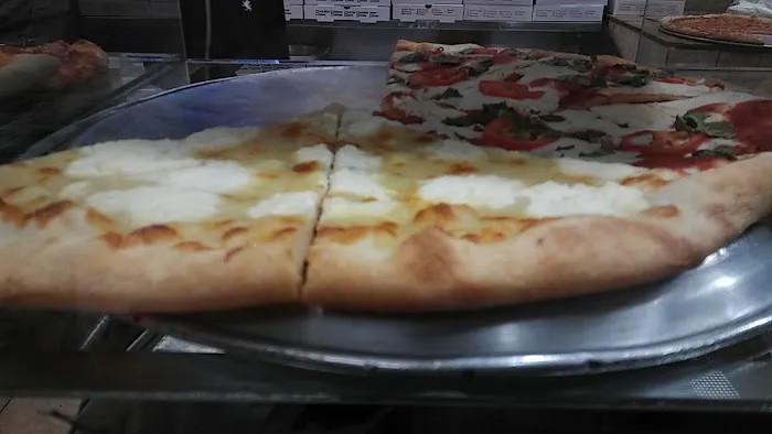 3L Boulevard Pizzeria Picture 7