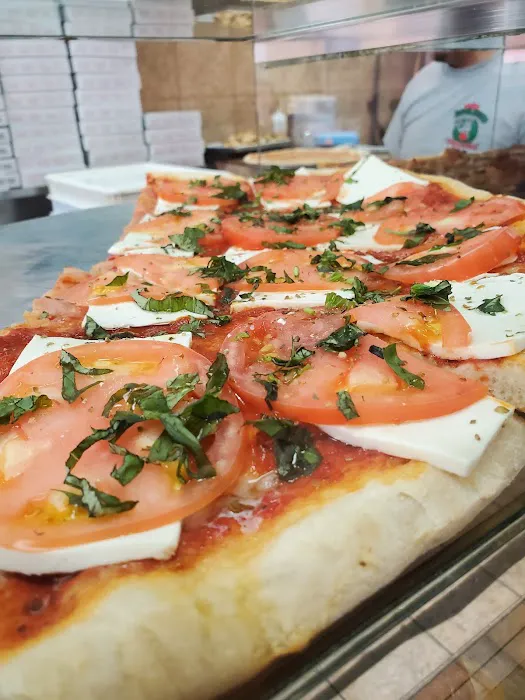 3L Boulevard Pizzeria Picture 8