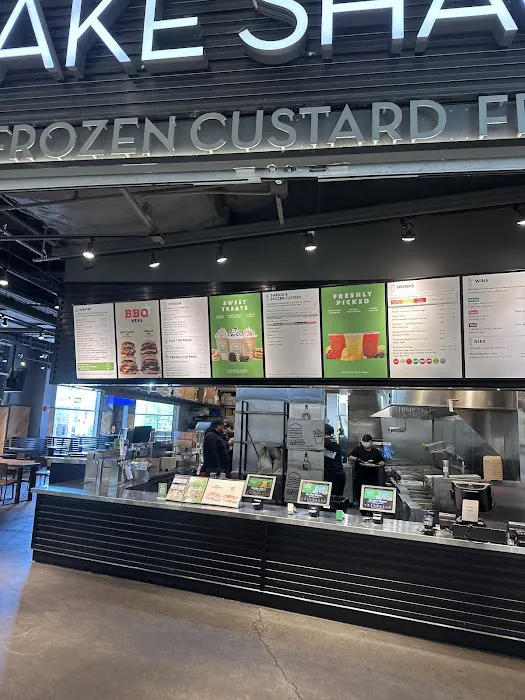 Shake Shack Queens Center Mall Picture 4