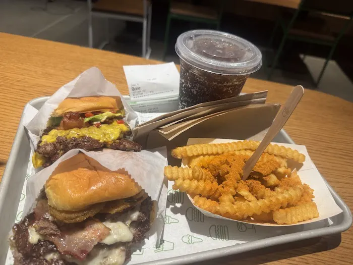 Shake Shack Queens Center Mall Picture 7