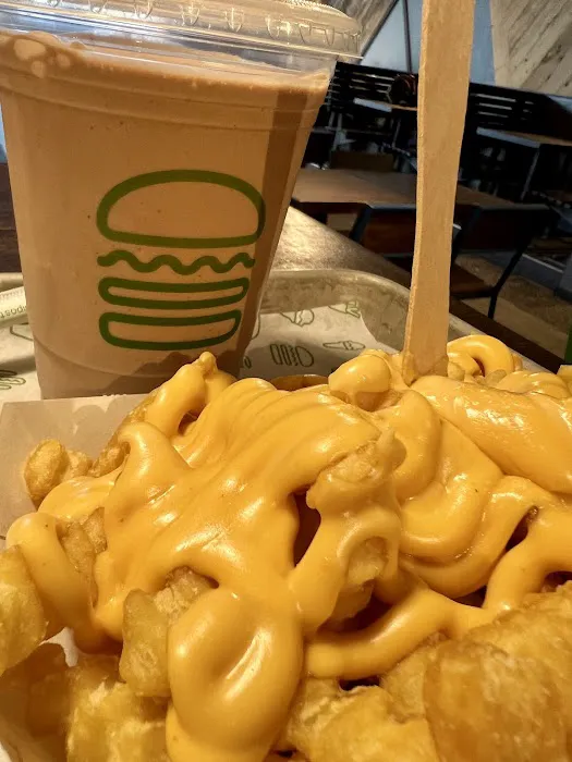 Shake Shack Queens Center Mall Picture 3
