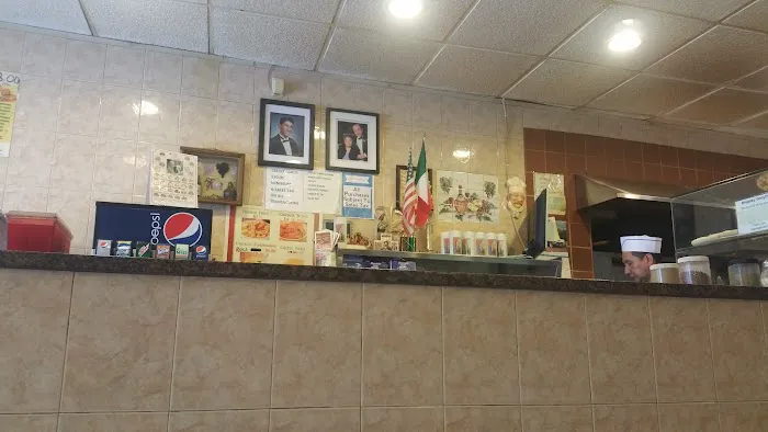 WB Pizza Restaurant Picture 10