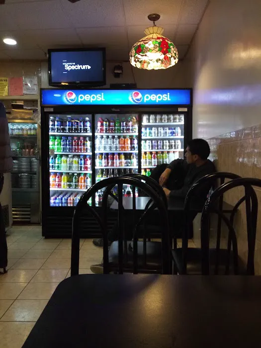 WB Pizza Restaurant Picture 2