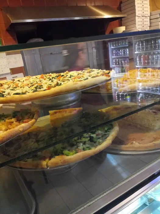 WB Pizza Restaurant Picture 7