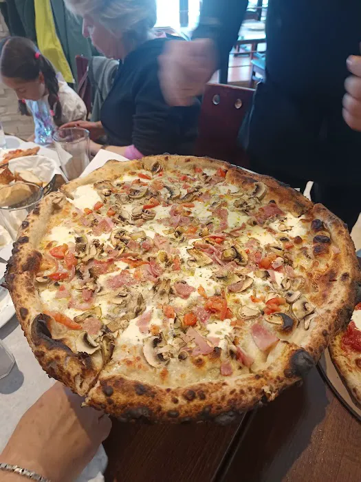 Phillies Pizzeria Restaurant Picture 9