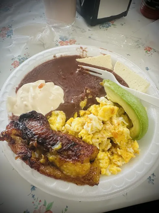 Titah's Deli Salvadoreña Picture 5
