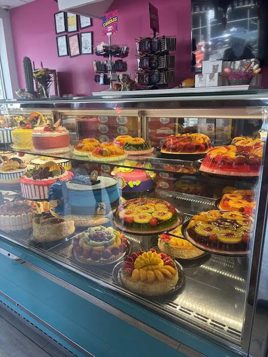 Panaderia Y Pasteleria Mexicana Picture 3