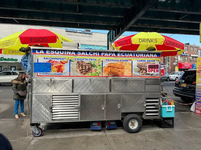 La Esquina De La Salchipapa Ecuatoriana de Doña Blanquita la unica la original N 1 Picture 6