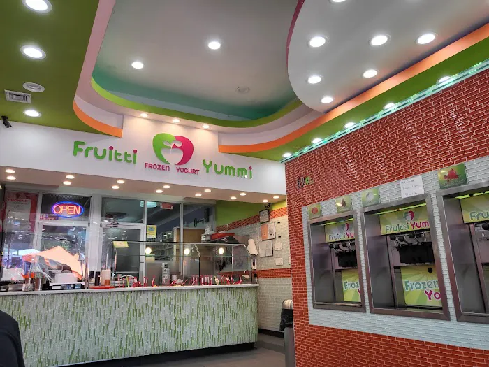 Fruitti Yummi Frozen Yogurt Picture 2