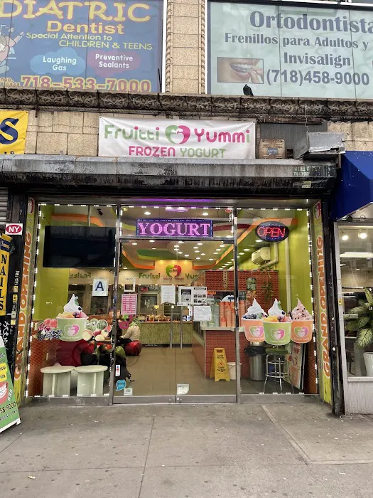 Fruitti Yummi Frozen Yogurt Picture 10