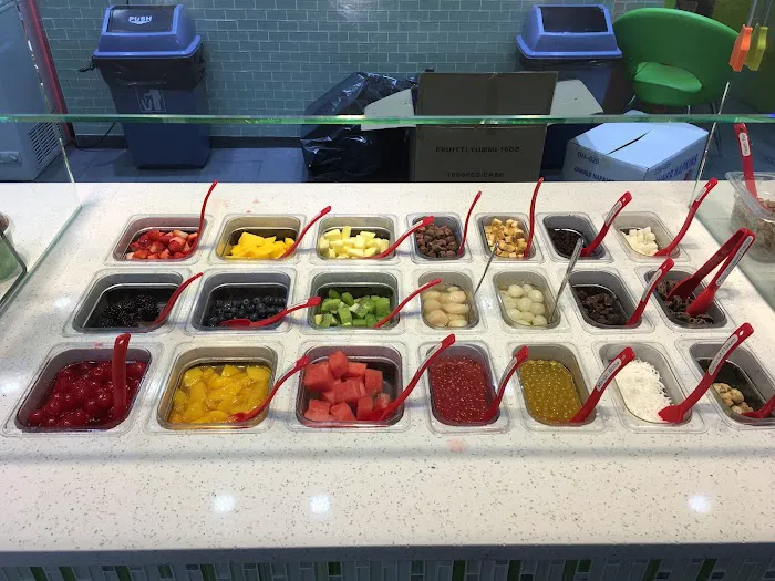 Fruitti Yummi Frozen Yogurt Picture 5