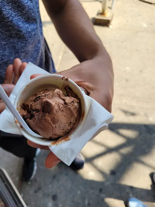 BROADWAY ICE CREAM FACTORY Picture 6
