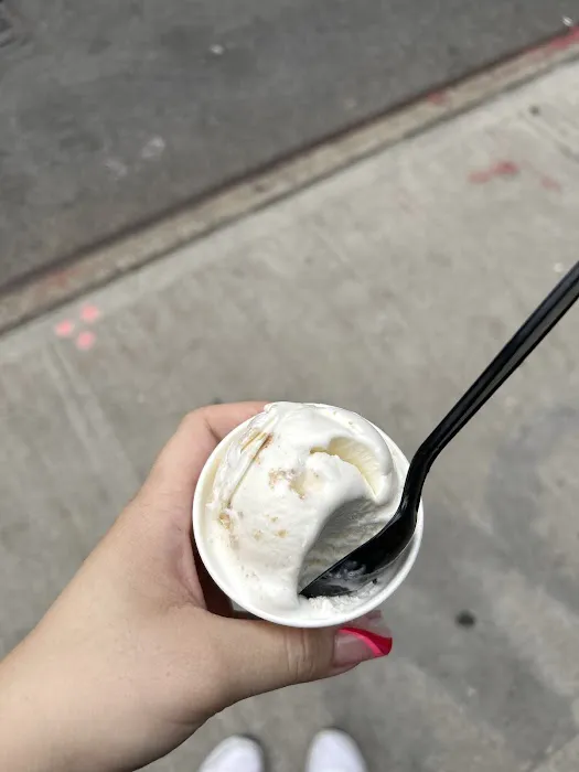 BROADWAY ICE CREAM FACTORY Picture 4