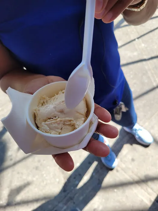 BROADWAY ICE CREAM FACTORY Picture 7
