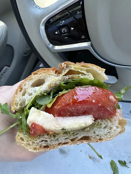 Regina’s Grocery Picture 3