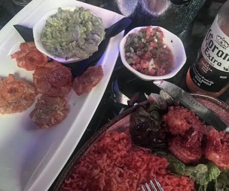 Trescientos bar and lounge